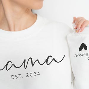 Sudadera personalizada para mamá con el nombre del niño en la manga. Sudadera personalizada para mamá. Suéter para mamá. Sudadera de cuello redondo para mamá. Regalos para mamá. Regalo del Día de la Madre. imagen 7