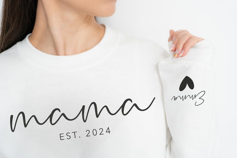 Sudadera personalizada para mamá con el nombre del niño en la manga. Sudadera personalizada para mamá. Suéter para mamá. Sudadera de cuello redondo para mamá. Regalos para mamá. Regalo del Día de la Madre. imagen 7