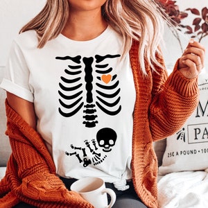 Skeleton Maternity Halloween Shirt, Pregnant Skeleton Shirt, Halloween Pregnancy Shirt, Halloween Maternity Shirt, Skeleton Pregnancy Outfit