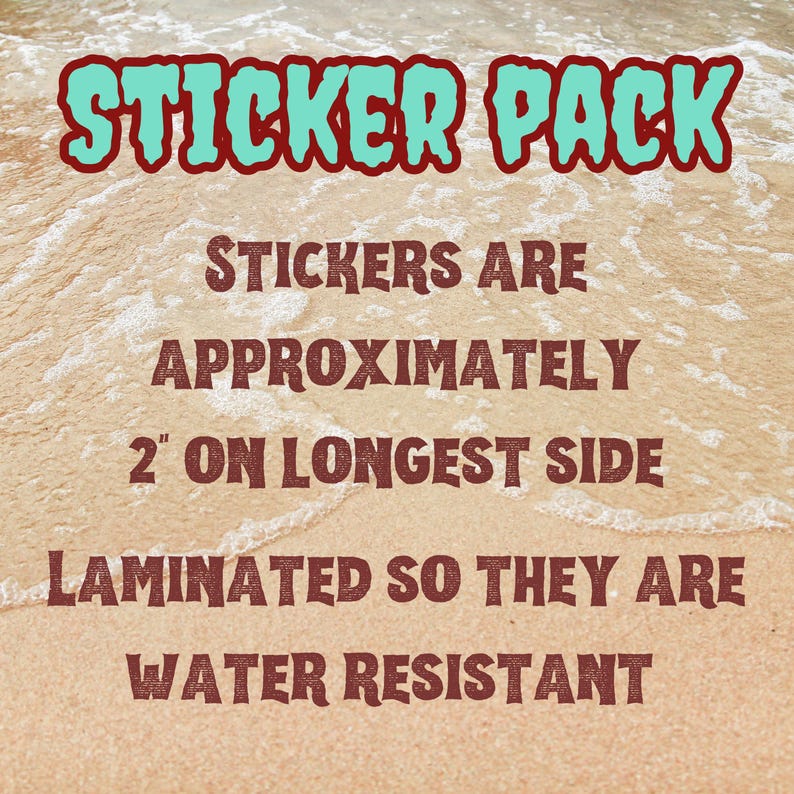 Peut inclure: Un pack d'autocollants avec le texte "STICKER PACK" en lettres turquoise et rouges. Le texte "STICKERS ARE APPROXIMATELY 2" ON LONGEST SIDE LAMINATED SO THEY ARE WATER RESISTANT" est en lettres rouges sur un fond de sable.