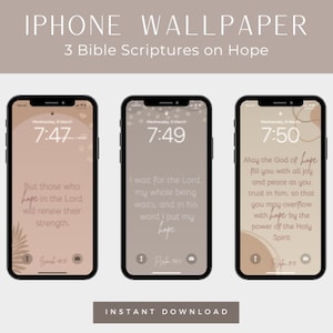 以下が含まれることがあります： ベージュの背景と茶色の円を持つ3つのiPhoneの壁紙。各壁紙は、希望に関する異なる聖書の詩を特徴としています。最初の壁紙には、「しかし、主を希望する者は、その力を新たにします。」と書いてあります。2番目の壁紙には、「私は主を待ちます。私の存在全体が待ちます。そして、主の言葉に、私は希望を託します。」と書いてあります。3番目の壁紙には、「希望の主が、信仰によって、あなた方に、すべての喜びと平安を与え、聖霊の力によって、希望にあふれるようにしてください。」と書いてあります。