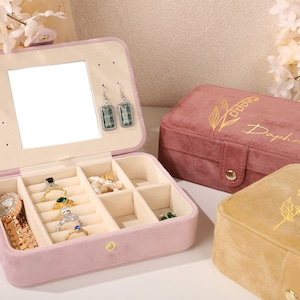 Boîte à bijoux en velours fleurs de naissance, boîte à bijoux portable personnalisée, étui de voyage, cadeau de la mariée, cadeau pour elle, cadeau maman