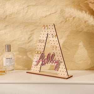 Personalisierte Ohrring Halter, Holz Ohrring Display, Brief Ohrring Halter, Geburtstagsgeschenk für sie, Ohrring Organizer, Schmuck Organizer Stand
