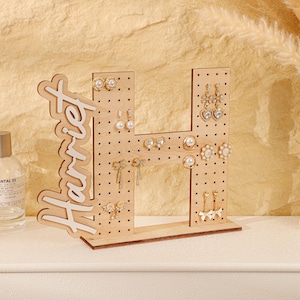 Personalisierte Ohrring Halter, Holz Ohrring Display, Brief Ohrring Halter, Geburtstagsgeschenk für sie, Ohrring Organizer, Schmuck Organizer Stand