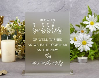 Wedding Bubbles Sign, Blow Bubbles Of Well Wishes Sign, Newlywed Send off Sign, Bubble Favor Sign,, Acrylic Wedding Ceremony Sign