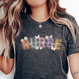 T-shirt d'infirmière de soins intensifs, chemise d'infirmière de soins intensifs, cadeau pour les infirmières, chemise d'étudiant en soins infirmiers Infirmière de soins intensifs, chemises de groupe de soins intensifs Chemise de semaine d'infirmière