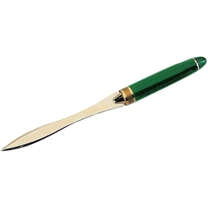 Abrecartas de latón de la serie Green Marble con detalles en latón mate y brillante