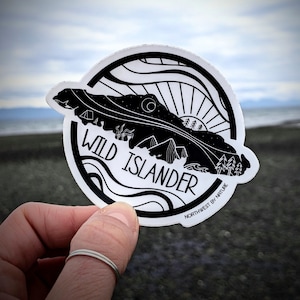 Sticker Wild Islander - buiten - avontuur - westkust - noordwest - Vancouvereiland - kamperen