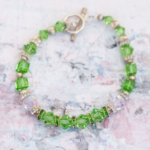 Bracelet perlé vintage à la mode avec perles vertes et incolores 8 pouces - BB16