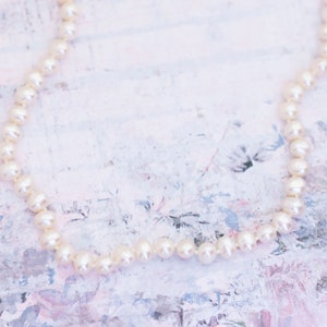 Vintage Elegant White Faux Pearl Necklace 17 inch - BB10