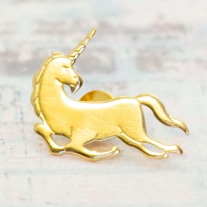 Vintage Mythical Fantasy Unicorn Gold Tone Pin by Avon - BB14