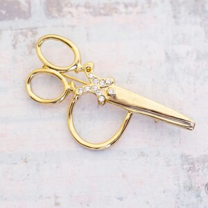 Vintage Stylish Tailor&#39;s Scissors Rhinestone Gold Tone Brooch - B44