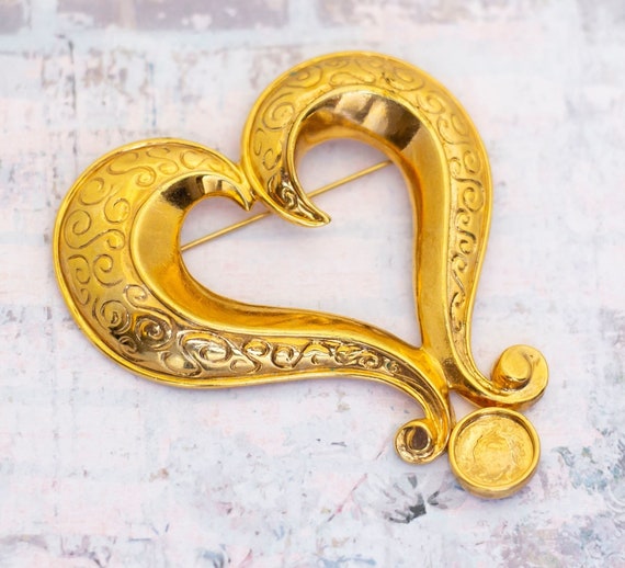 Vintage Spiral Heart Gold Tone Love Brooch by Avo… - image 1