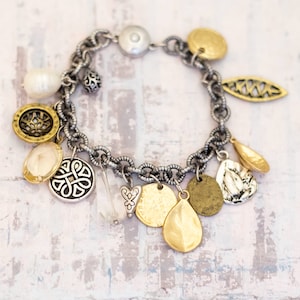 7 1/2 inch, Vintage Teardrop & Circle Charms Silver Tone Charm Bracelet - BB23