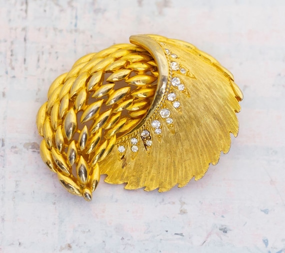 Vintage Gold Tone Intricate Phoenix Feathers Broo… - image 1