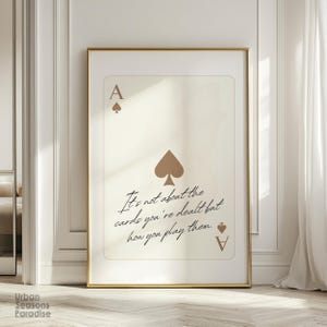 Arte de parede de ás de espadas, impressão de carta de baralho retrô, decoração de carta de ás bege da moda, arte de pôquer vintage, arte de parede estética inspiradora