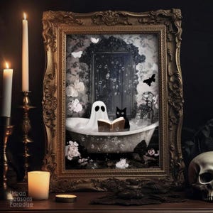 Duch i kot czytający w wannie, sztuka ścienna, zabytkowe farby na Halloween, upiorny wystrój Bubblebath Dark Academia, zabawny wydruk na prezent na Halloween