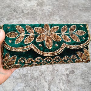 Grüne Samt bestickte Clutch-Tasche | Floral Hand Perlen ethnischen Geldbörse | Indische Hochzeit Clutch | Braut Handtasche Geschenk für sie