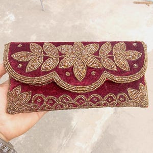 Samt Perlen Clutch, kastanienbraune Blumen Abendtasche, indische Hochzeit Geldbörse, Party Clutch, handgefertigte gestickte Clutch, Brautjungfern Clutch Geschenk