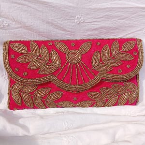Bolso de mano de terciopelo rosa con cuentas, bolso floral blanco, bolso de boda indio, bolso de mano de fiesta, bolso de mano bordado a mano, bolso de mano para damas de honor, regalo