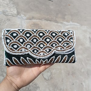 Bolso de mano con cuentas hecho a mano, bolso de fiesta de terciopelo verde oscuro con correa de hombro trenzada con cuentas, bolso artesanal indio, regalo para ella
