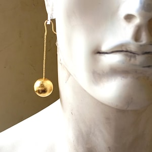 Pendientes colgantes de bola de oro de ALTA CALIDAD: diseño minimalista moderno Pendientes colgantes de bola de oro elegantes: joyería llamativa hecha a mano