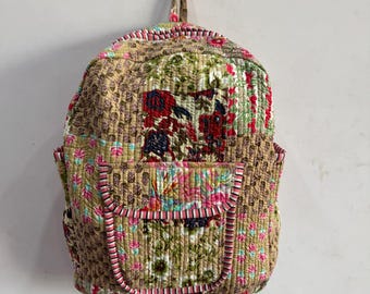 Mochila acolchada de algodón hecha a mano: estampado floral de patchwork, estilo bohemio