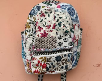 Gesteppter Patchwork-Rucksack aus Baumwolle: Bunter Reisebeutel