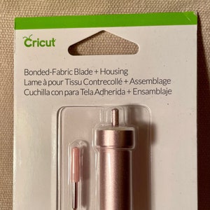 2004227)Cricut Bonded-Fabric Blade + Housing
