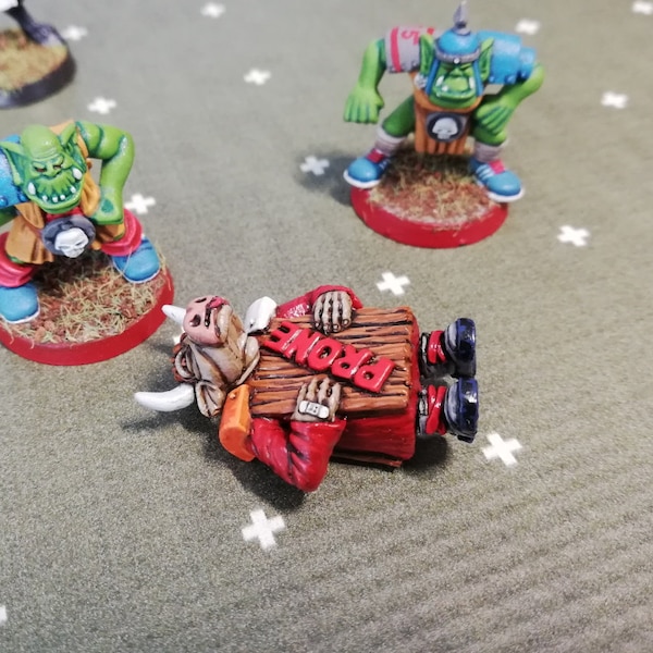 Blood Bowl Big Guy Prone Stunned Marker with three head variants