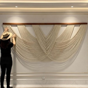 Tapiz de pared de macramé extragrande, decoración bohemia beige, arte de pared tejido moderno
