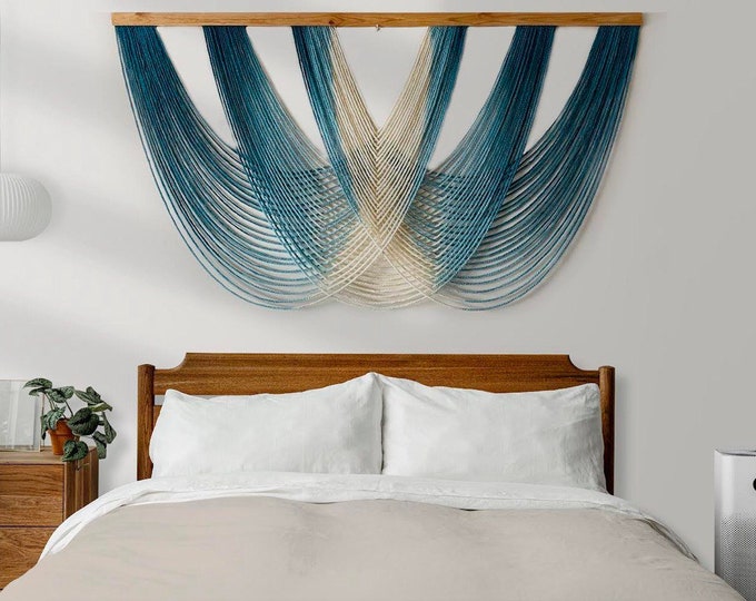 Handcrafted Ombre Macrame Tapestry - Boho Wall Hanging for Modern Home Decor