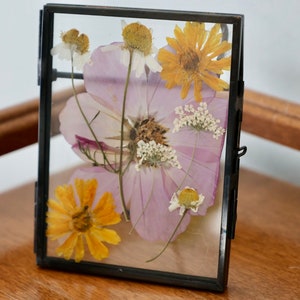 Pressed Flower Frame with Real Flowers, 3x4