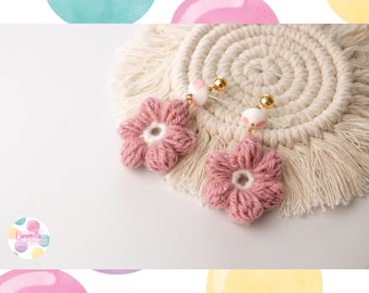 Pink Daisy Earrings, crochet earrings, cozy outfit, gift for her, rose pink, blush, big beads, gold plated, sparkly, pastels
