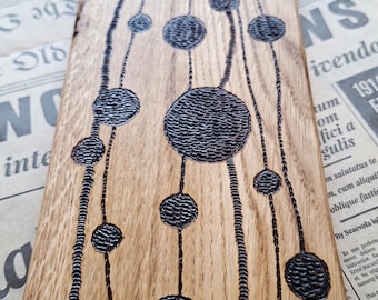 Oak serving board with a burnt pattern