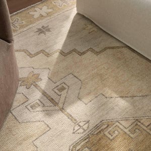 Hand Knotted Oushak Wool Rug: Beige & Green Turkish Knot