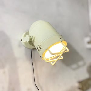 Vintage Wall Light Handmade Adjustable Cage Wall Lamp Rustic Metal Sconce for Loft Bar Home Decor Living Room Bedroom Light Fixture Gift