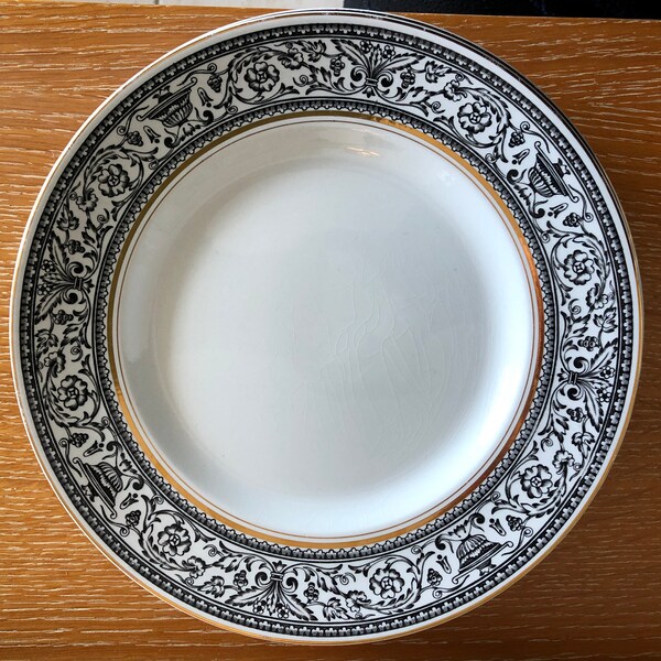 Six assiettes vintage Wood and Sons, Saracen, noir, blanc et or.