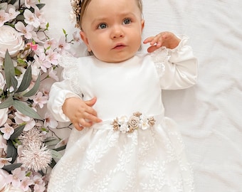 Ecru kanten doopjurk, handgemaakte doopjurk