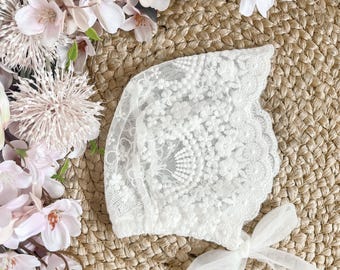 Elegant Lace Christening Bonnet – ARMINA2 ivory