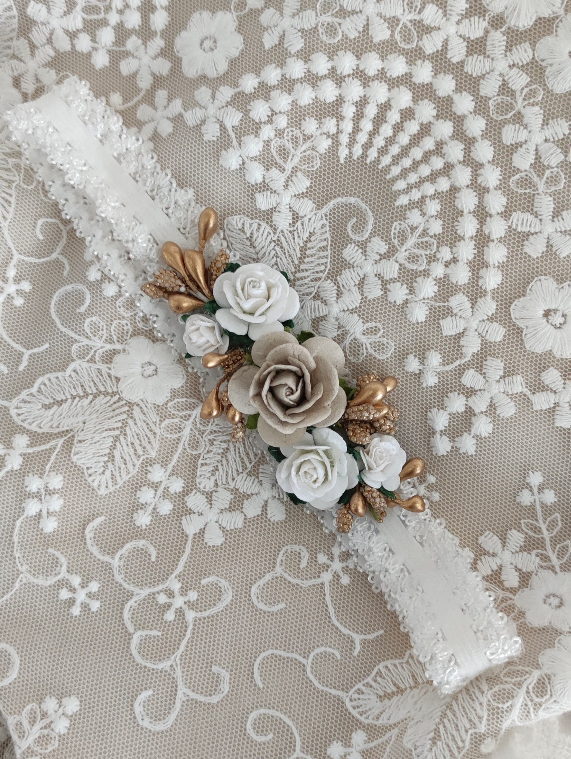 アンティーク ベルギー 透かしボビン編みレースドイリー 4羽の白鳥