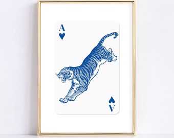 Konsttryck med blå tiger, hjärter ess: Retro maximalistisk väggdekoration