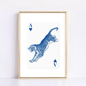 Póster de tigre azul, impresión artística retro, decoración de dopamina, estética azul, decoración maximalista, arte de pared de tigre preppy, estampado animal, arte de pared bohemio, azul marino