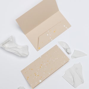 DL Format 21x10cm, Klapp Umschläge mit einer Tasche für Hochzeitseinladungen, Geschenkgutscheine, handgemacht mit weißen und goldenen Aquarell bespritzt