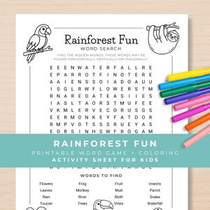 Könnte beinhalten: Ein weißes, ausdruckbares Aktivitätsblatt mit dem Titel Rainforest Fun Word Search, das ein Buchstabenrätsel, eine Wortliste sowie Strichzeichnungen eines Papageis und eines Faultiers enthält. Rechts daneben liegen bunte Filzstifte.