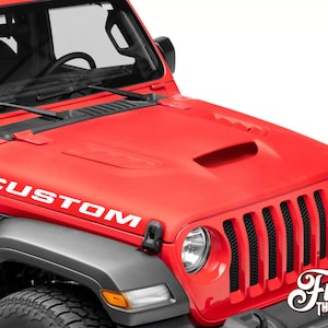 ¡Texto personalizado para el capó de tu JEEP! Juego de dos: 76 cm de largo x 5 cm de alto. ¡Diseños en dos colores! Elige tu texto y fuente.