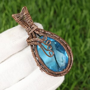 Colgante de topacio azul, colgante de hidrocristal, colgante de alambre de cobre, joyería de diseñador, colgante de topacio azul facetado, colgante para mujer