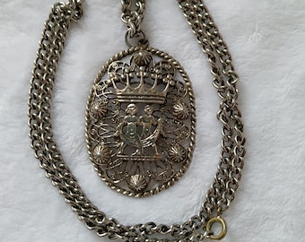 Vintage large ornate pendant on silver tone 24" chain
