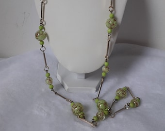 Vintage Lime Green Glass Bead Necklace: Gold Glitter Detail