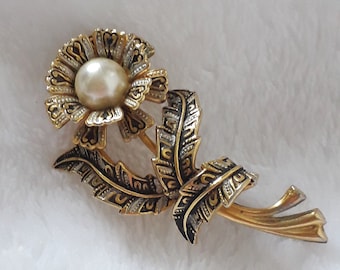 Vintage Damascene Toledo flower brooch with faux pearl
